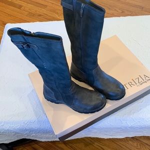 Gray boot new never worn size US 6 1/2